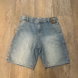 NWT light-wash knee-length blue denim baggy cargo shorts